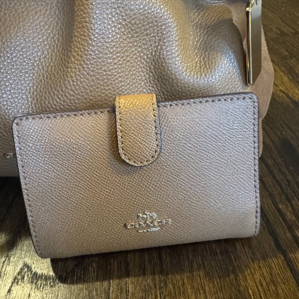 Coach Carriage Camel Leather & Suede Bag + Matching Wallet - Picture 7 of 12